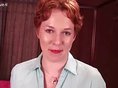 Señora de pelo rizad ...