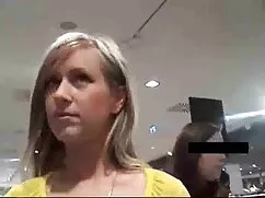 Rubia tatuada folla  ...