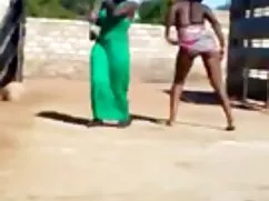 Una chica con corsé  ...