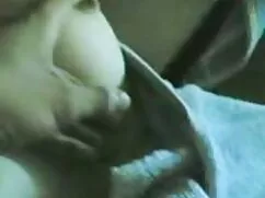 El chico fríe a la r ...