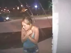 El hombre lamió el a ...