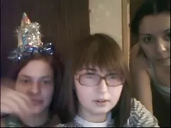 Dos lesbianas juegan ...