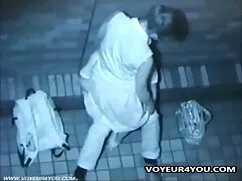 El chico desnuda a l ...