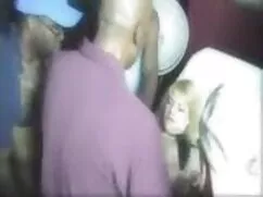 Una mujer gorda se s ...