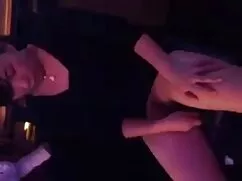 El tipo pone una gra ...