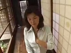 MILF tetona se quita ...