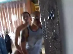 Marido tirado en una ...