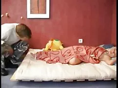 Mamá atlética posa v ...