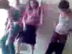 Chica flaca se quita ...