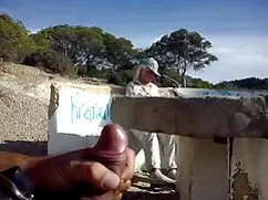 Una anciana disfrutó ...